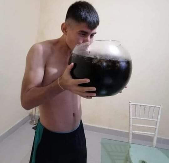 GarotaCiume's tweet image. “coca cola faz mal à saude” 

eu: