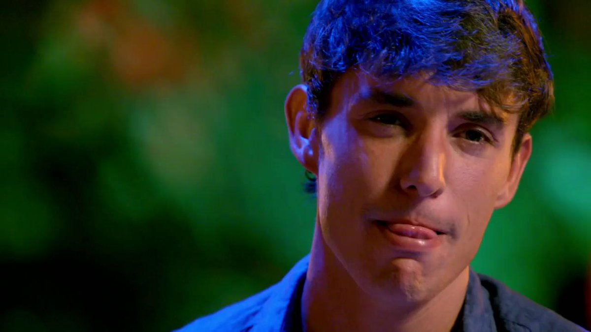 "Me duele un huevo, pero es que te miro y no se que c*** tienes, pero me curas"

🚨 #LaIslaDeLasTentaciones14
🔵 mdia.st/directo5