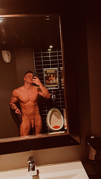 💪🏼🎄 https://t.co/C7acB8BZMh https://t.co/JZPsS6dT7z<a href="/tag/outnow"class="tags"><span>#outnow</span></a>