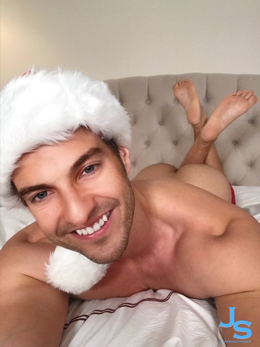 Happy Holidays Lovers! https://t.co/GpUhROB4It