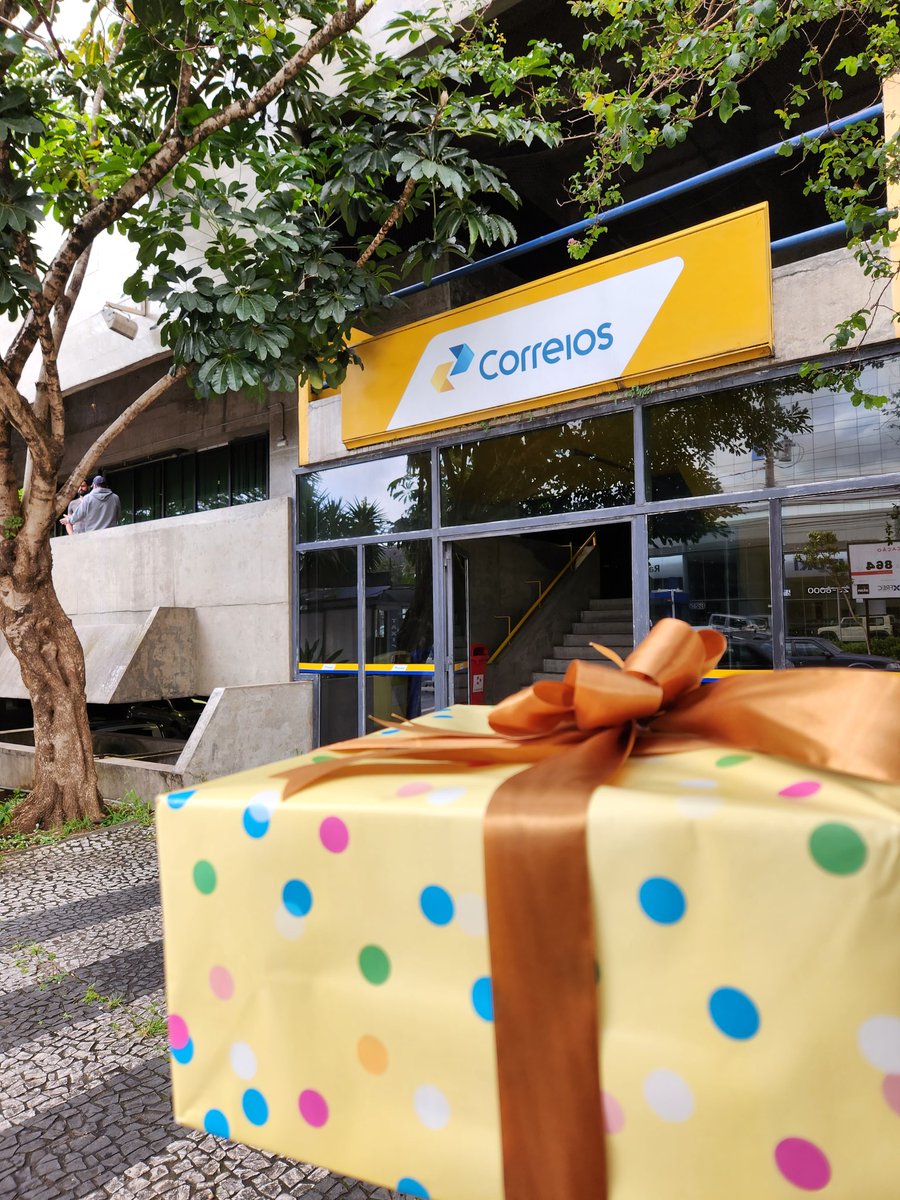 jemapelli's tweet photo. Deu certooooo, obrigada! A central de distribuição @correiosBR ficou sabendo pela internet, muitos funcionários me procuraram e consegui postar na sede SP em 21/12, ontem. 🤞🏻 Não vamos conhecer a Michelly, mas ela vai ganhar a máquina simmm❤️ https://t.co/II2Utg66hj