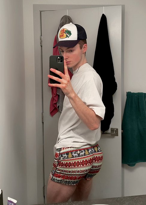 RT for some christmas ass ? https://t.co/kBL1SHTVoj