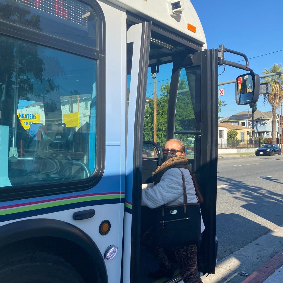 OutfrontDecaux's tweet photo. 🚏🚶♀️ While she waits for her bus, this Boyle Heights commuter shares that a well-maintained area and having other commuters around allows her to feel safe on her journey. 🚌
#commutersofla #latransit # women #experience #metro #shelter #dailyrider https://t.co/PNJrGBklZ7
