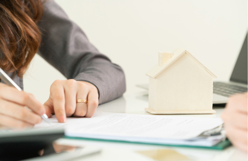 RefinePropSol's tweet photo. How is Housing Law Changing for Landlords. The law is changing, especially for landlords. Read on to learn how these changes have significantly affected the owners' community.  
 #investment #estateagent #landlords 

 https://t.co/ywTxKeFA9l https://t.co/H2z43RkAgY