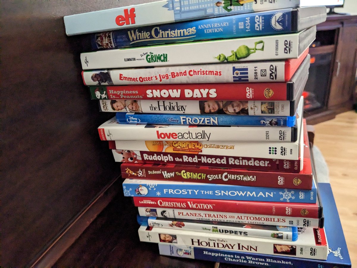 ReaderRBS's tweet photo. If anyone wonders what I'll be doing over break...😛😂😍 #hibernationmode #teacherlife #winterbreak #booknerd #smsreads https://t.co/O5XDaqmNCt