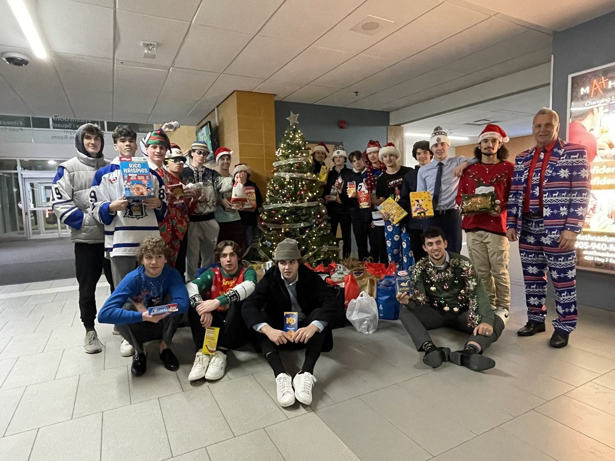 U18 <a href="/MarkhamWaxers/">MarkhamWaxers</a> teams collect food donations for Markham Food Bank <a href="/cityofmarkham/">City of Markham</a> <a href="/frankscarpitti/">Mayor Frank Scarpitti</a> #thisbinwasemptyanhourago