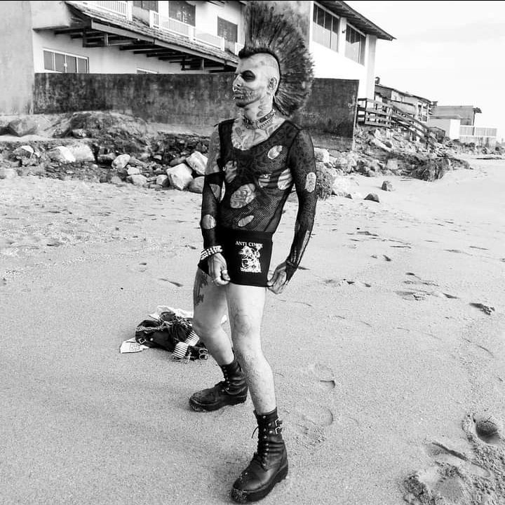 zombiepunk_4's tweet photo. #ZOMBIEPUNK #lgbtqia #punk #london #camdentown #tattoo #unitedkingdom #zombie #legend #uk #historyofpunk #punk4life #upthepunx #zombiepunk4 #punkhistory #anarchy #anarquia #knup #punksnotdead #diypunk #diy #helpapunkgetdrunk https://t.co/kXm5ogWM7T