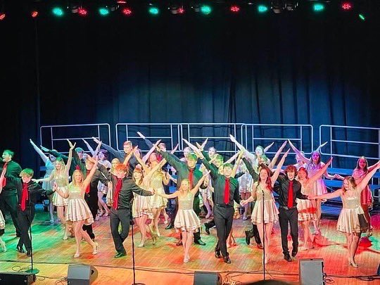 EdgeChoirs's tweet photo. The Choraliers finished 1st in the Middletown Holiday Who-pla Choir Off. $1,000 grand prize winners! https://t.co/SCEUh8SqNS