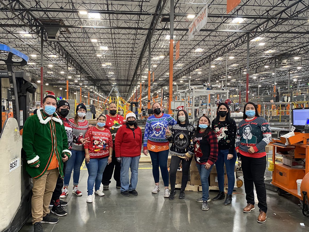 Gladys_5087APS's tweet image. Key 1 having fun and showing off their holiday attire. @rayray5641 @LourdesThd @ValerieOvalle1 @ArevaloRdc5087