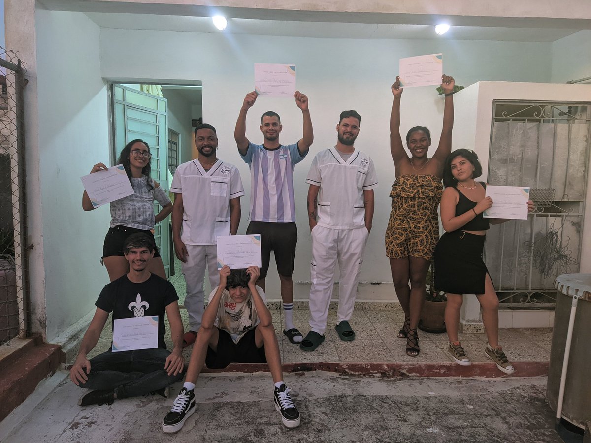 La primera graduación oficial de Zen Massage en la modalidad de masaje relajante.
Muy orgullosos de nuestros estudiantes que se convirtieron en verdaderos profesionales