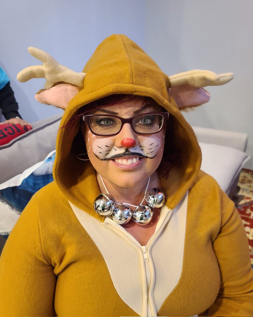 JustinCeravolo's tweet photo. An adorable reindeer showed up at the Inn's holiday party. Hope the season is treating everyone well! ❤️🎄🦌 https://t.co/6CapVsJqo5