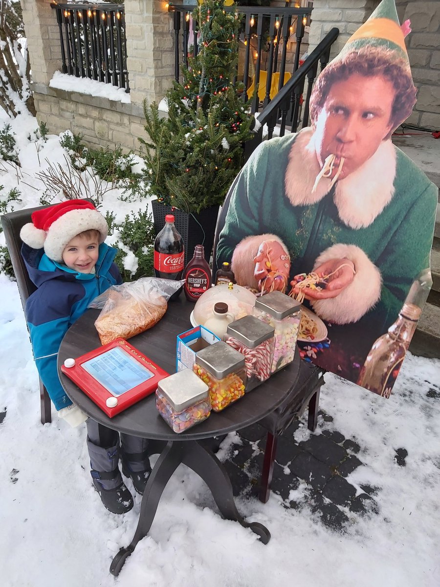 boomottawa's tweet photo. RT!!! This past weekend my son &amp; I visited! A Stittsville family has transformed their home into a HUGE tribute to the film #ELF! To benefit @CHEO! Amazing job @sturcotte9999 (Papa Elf)! 18 Cypress Gardens @dylanblackradio #Ottawa #Stittsville #WillFerrell #Christmas @AlexMunter https://t.co/4xkS3UFS1V