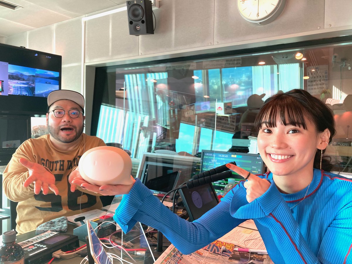 ybs_kks's tweet photo. ワイルド鑑定団🎩
株式会社タカラトミーから発売中
大好きな人やご家族とそっくりのコエをAI がつくる読み聞かせスピーカー『coemo(コエモ)』をご紹介!
色々なお話しや音楽、60種類以上の無料コンテンツも楽しめます!(c) TOMY
#YBSラジオ
#キックスybs
#coemo https://t.co/z881bMwVDm