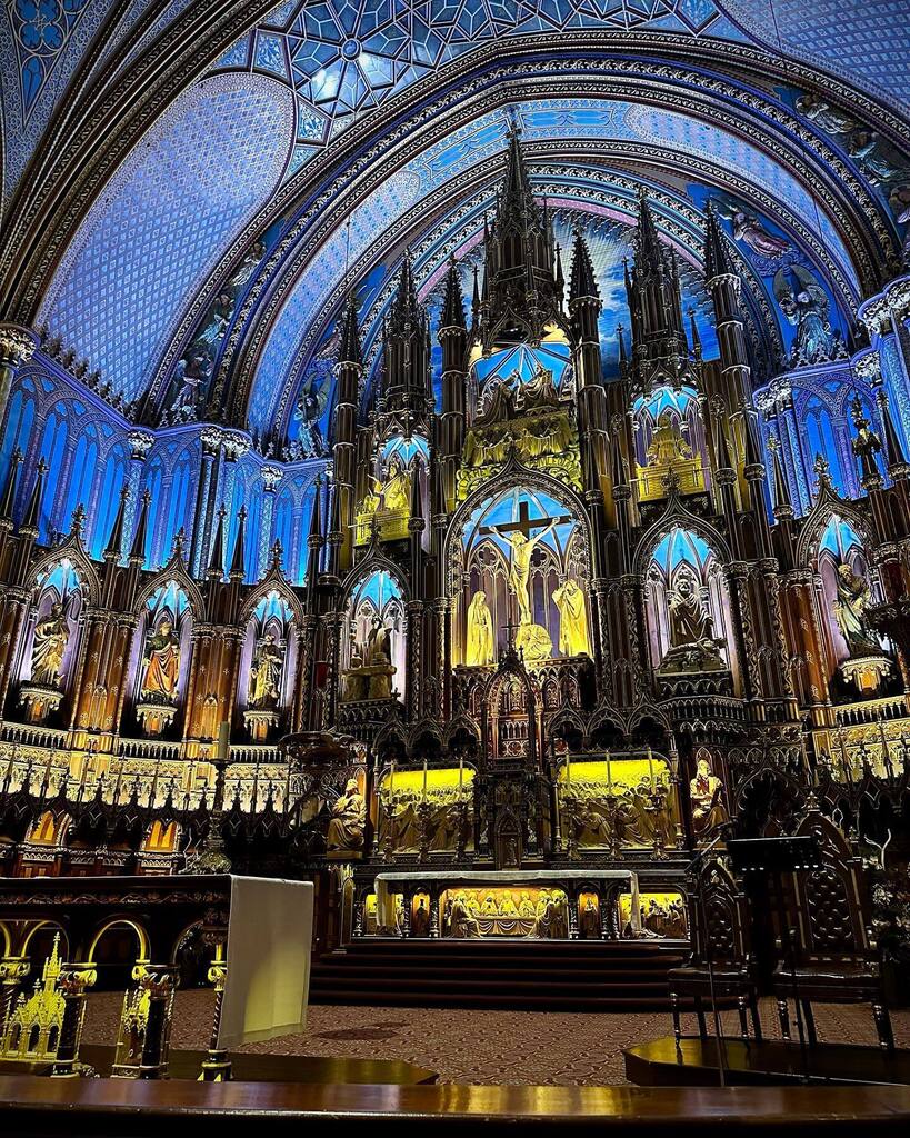 mediawire's tweet photo. #montreal #basiliquenotredamedemontréal https://t.co/khi1MvZUTw https://t.co/azwBOhKeX5