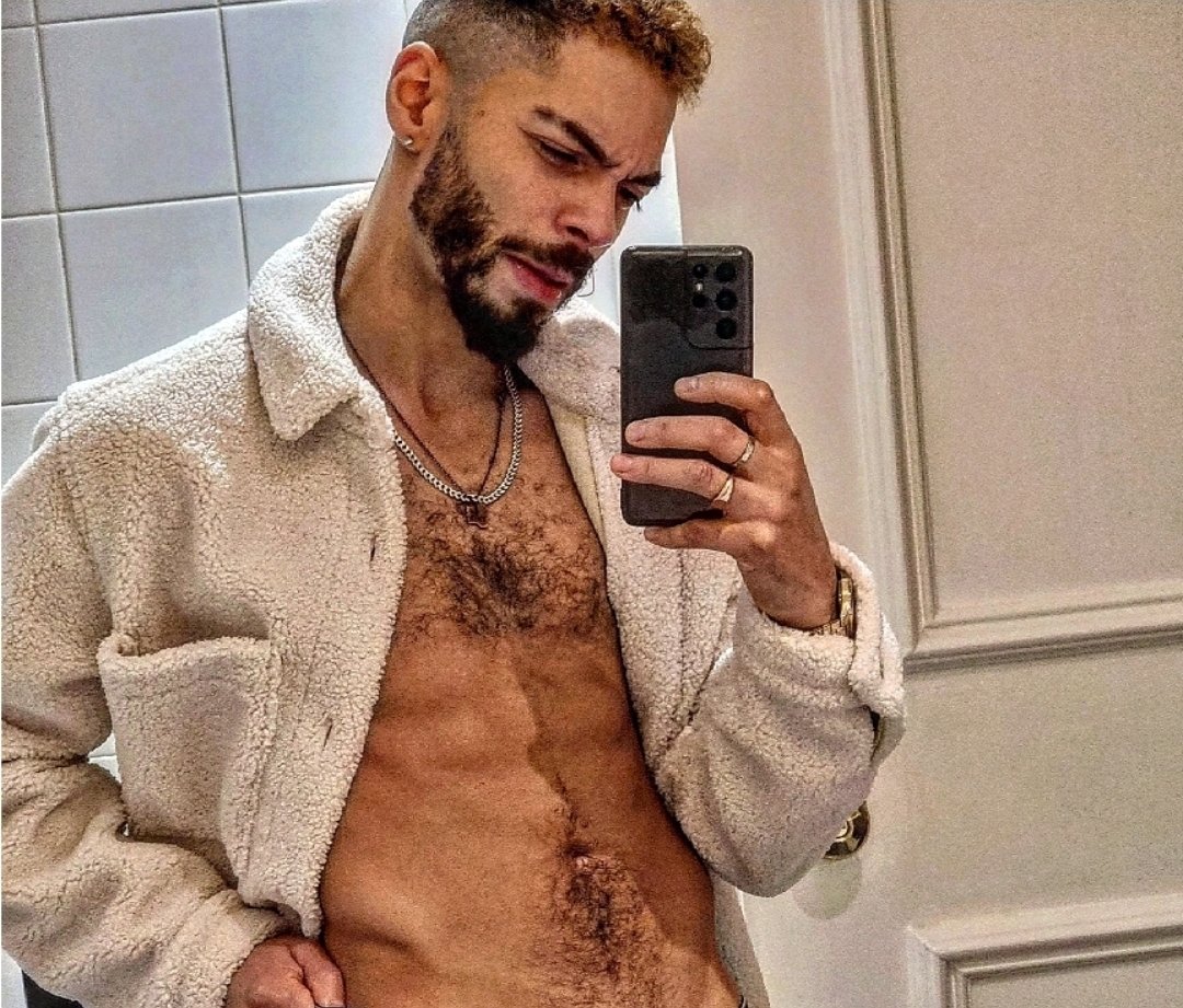 kidbat1990's tweet photo. It's cold outside..sorry its been so long!!.. #Newport #onlyfans https://t.co/iUhqUzWJdL