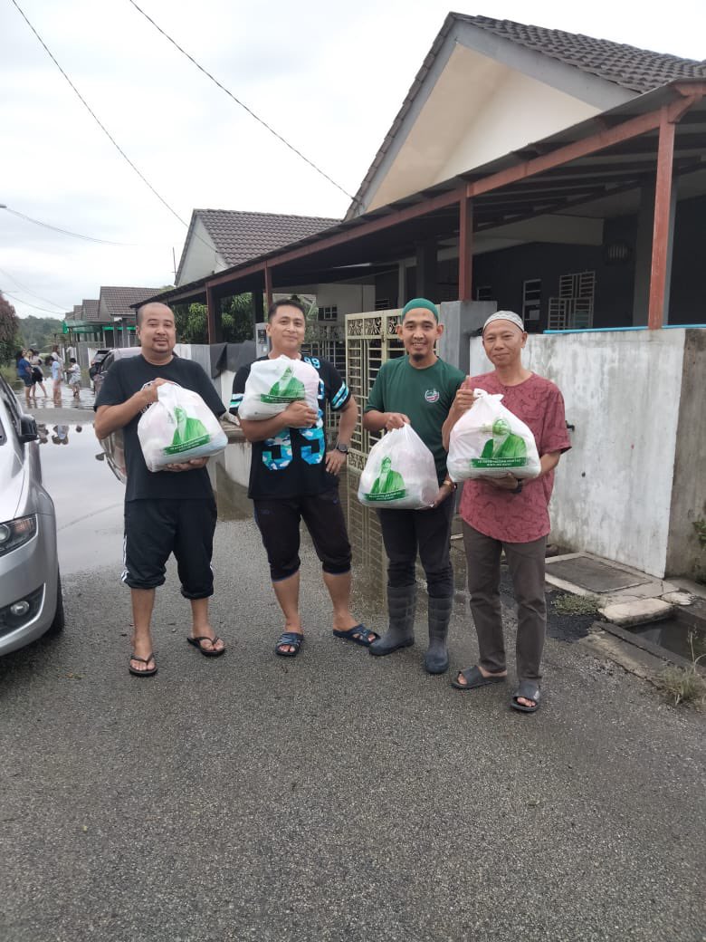 officialmumtaz's tweet photo. Walaupun kaktaz tak dapat turun bersama mangsa banjir di DUN Demit hari ini kerana berada di misi banjir di Tumpat. Tetapi wakil kaktaz sentiasa peka dalam memberi bantuan segera di Demit.

Terima kasih semua penghulu Demit, staff demit, pemuda, ameerah, muslimah dan semua https://t.co/AJBwn1nf9q