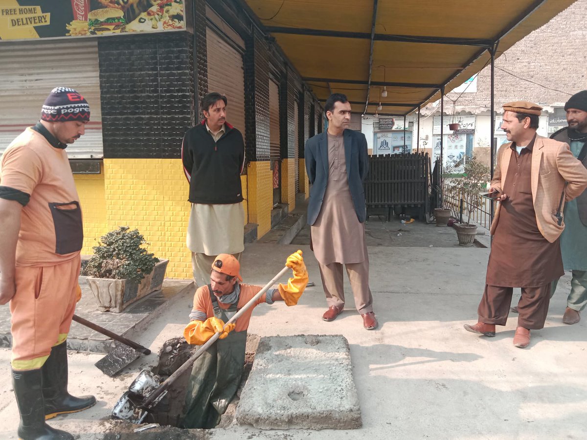 wsspofficial's tweet photo. #WSSP sanitary staff desilt drains in different localities fall under #Zone_B #Gulbahar #Peshawar. #LocalGovtKP #environment #sanitation #awareness #socialresponsibility #solidwastemanagement https://t.co/vmyffKuicN