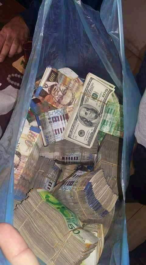 Detective_Diary's tweet photo. تحت شعار ال 200 مليون بحررو الأقصى...
🔴 هل تعلم أنه يومية الصنايعي الغزاوي في إسرائيل من 1000 شيكل إلى 6 آلاف شيكل في اليوم ، وأقل عامل لا يعمل غير الشاي والقهوة يتقاضى 300 شيكل في اليوم وهذا المبلغ لو في غزة بيأخذه في اسبوع لو يوميته 50 شيكل ، ويا ليت هذه المبالغ غيرت شيء بغزة https://t.co/TiY9BdwH0s