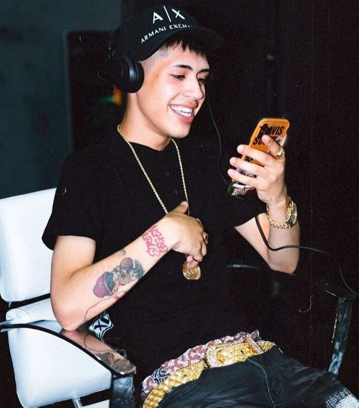 Se merecia todos los premios ktmm,el 1 de chile y eraa,hizo el mejor show más encima,no lo valoran como se merece😞 #PremiosLaJunta