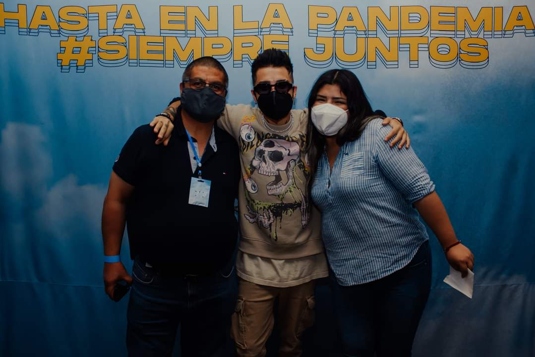 JavierS17014409's tweet photo. Más vale tarde, soy Javier Sandoval, 50 años del EdoMéx me gustan Brindo y Cabrón yo puedo, mi agradecimiento a @teamsnakemb  y @mariobautista_ ya que son parte muy importante y apoyan a mi pequeña @nanibau_ 

Definitivamente GRAN FAMILIA!

GRACIAS MARIO B https://t.co/JvtSQ85sn3