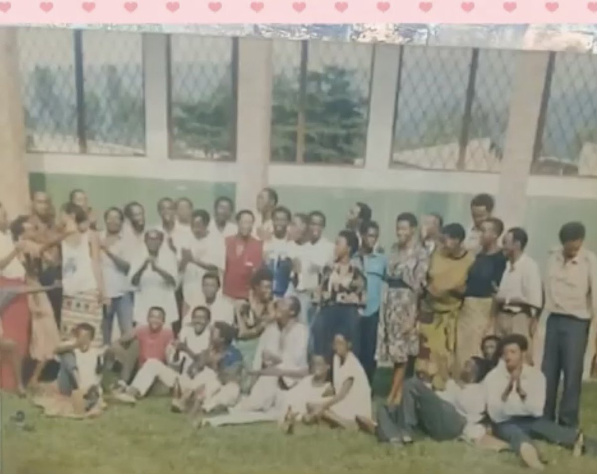 AFmutz's tweet photo. Muyango et Isamaza ont realisé un très  bel hommage ( https://t.co/G2qP11cm2z ) dédié à nos parents alors membres d'Imanzi exilés au Burundi. Aux côtés d'Indahemuka, ils ont soutenu notre identité et valeurs en terre d'exil. Certes, on est juchés sur les épaules des géants. https://t.co/yJfvjJm5XG