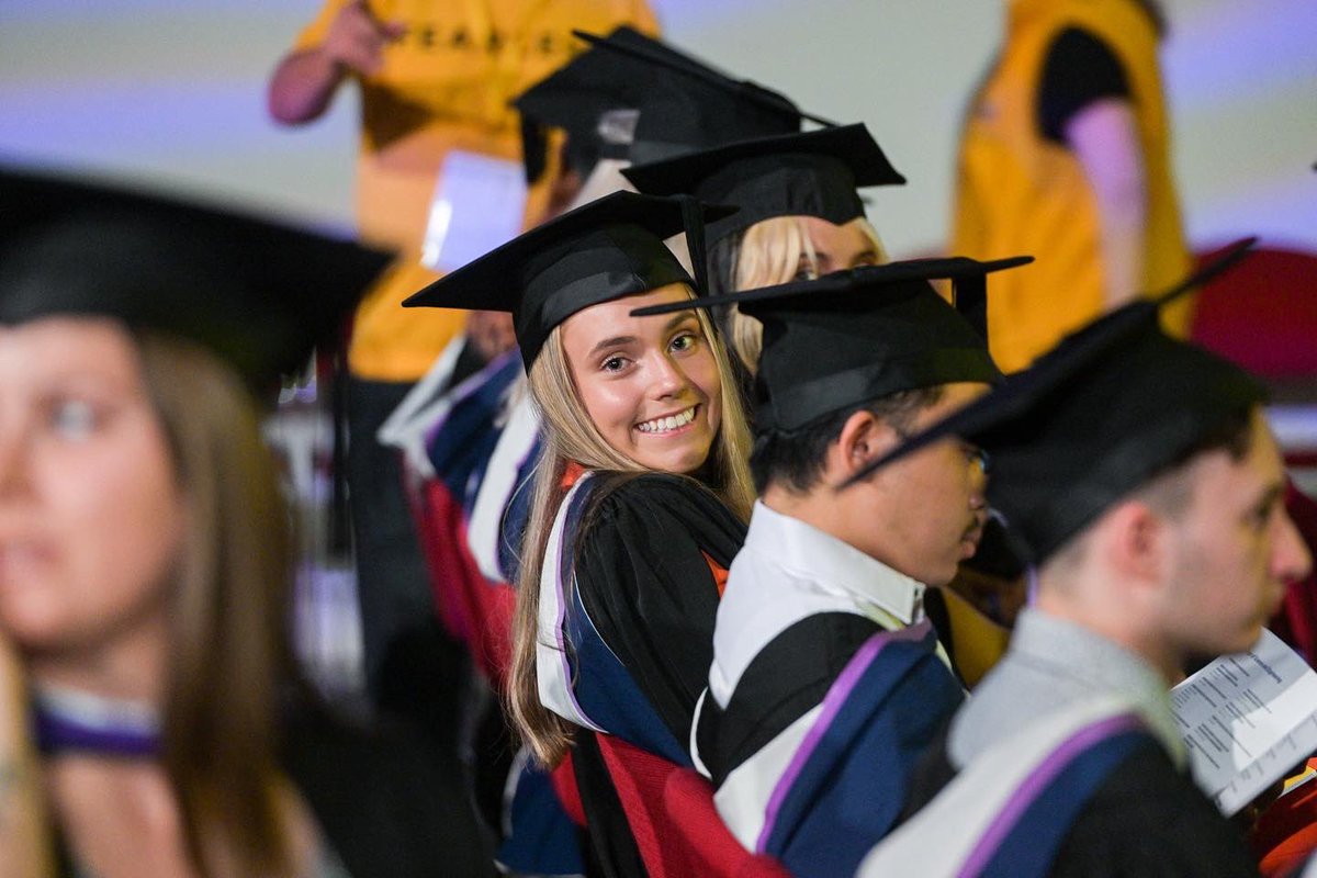 chloeedwarrds's tweet photo. Finally graduated my Honours Degree of Bachelor of Science at @Flinders! It was a tough 10 months, but finished with a First Class &amp; awarded a University Medal! I’ve learnt &amp; have been given the most incredible opportunities &amp; can’t wait to see what the future holds🐬#WomenInSTEM https://t.co/8Tfh9M9wFT