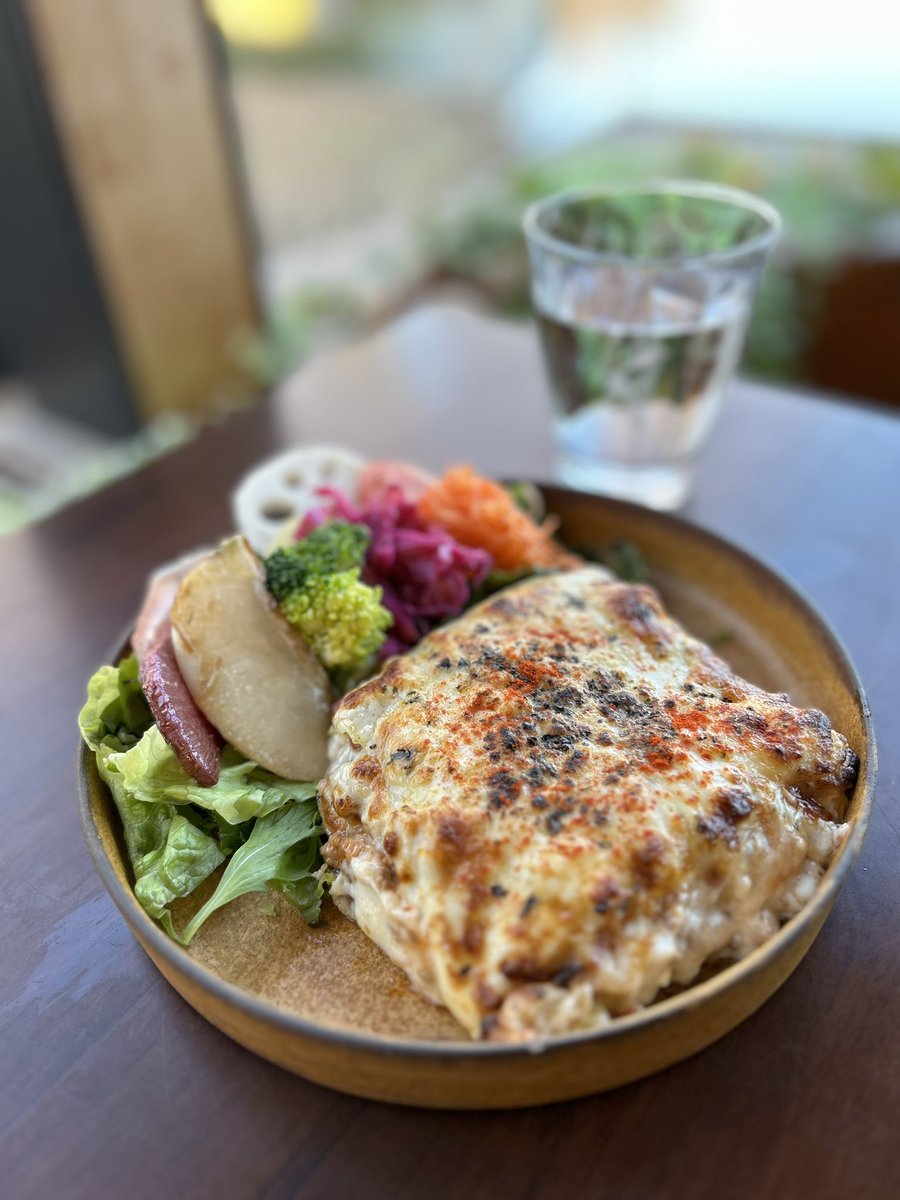 D_momom's tweet photo. ホッと一息☕️𓂃◌𓈒𓐍
静かでほっこり出来る空間🍀*゜

鉢の器とシャベルの🥄可愛いサンタ🎅🍓とろっとろのティラミスが美味し過ぎてペロりでした🫢
ラザニアも美味しかった😋

外はカルガモが列を作ってテクテク…🦆🦆🦆😆︎💕︎

#masilocafe 
#つくばカフェ 
#スイーツ
#ティラミス 
#ラザニア https://t.co/DU0pDgGG0o
