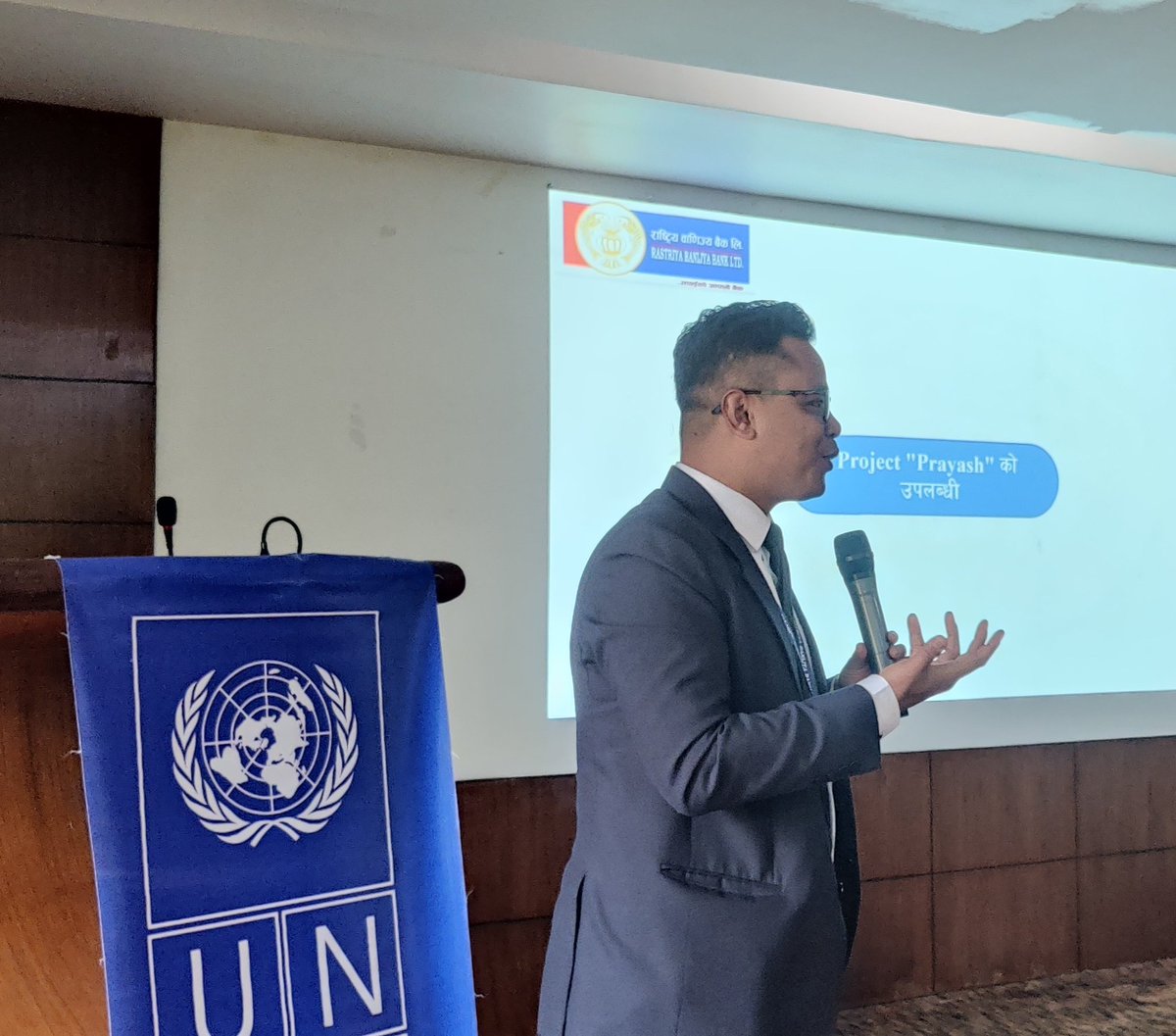 satishpanday01's tweet photo. #FinancialLiteracy is very important for financial decisions including #income, #savings and #expenses. While this becomes further crucial for people living in #vulnerabilities. @RBanijya and @UNDPNepal has been partnering to conduct such literacy sessions in Nepal. @magar_binda https://t.co/dnEWiwTNze