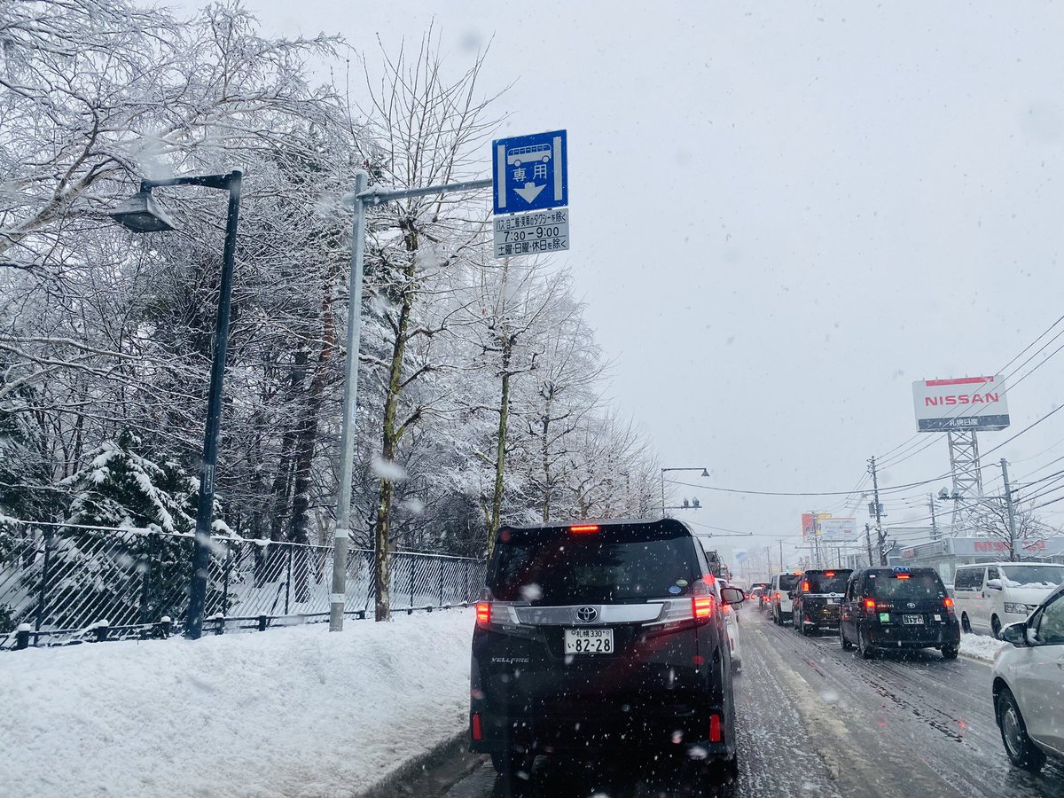 Guts_Sapporo's tweet photo. お疲れ様です✊札幌かなりのザクザク道路で、細道は埋まりそうです💦市内道路もかなりの渋滞です…明日からクリスマス週末ですが、皆さん気を付けて運転して下さいね⚠ #ガッツレンタカー札幌中央 #レンタカー #札幌 #ベチャべちゃ #雪 #札幌渋滞 #北海道観光 #企業公式冬のフォロー祭 https://t.co/yHSJAsj6k4