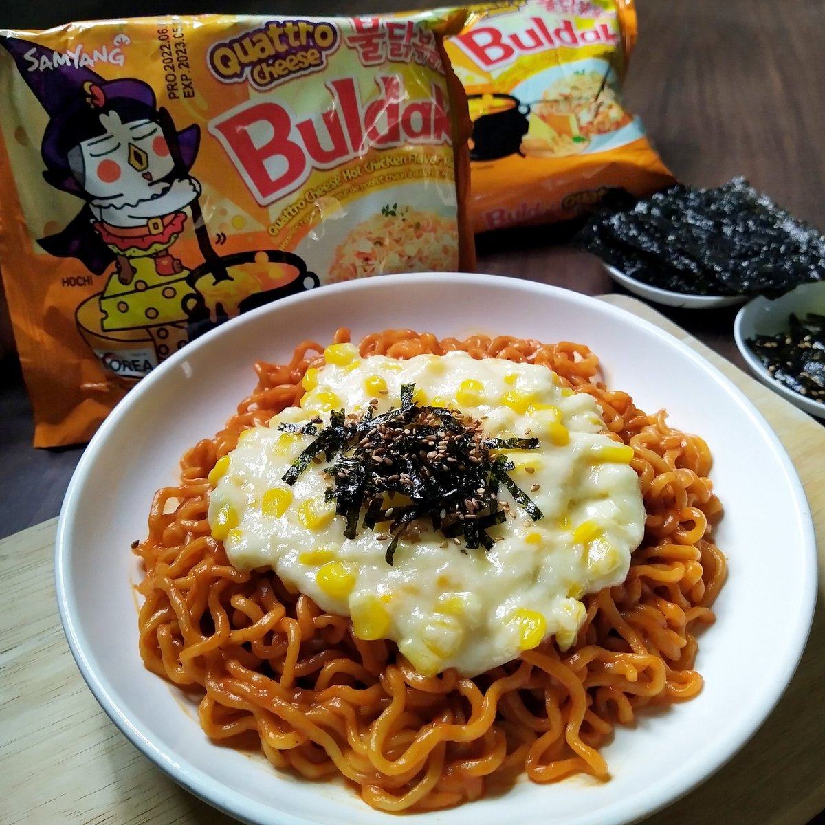 RyangBae1997's tweet photo. Buldak Quattro Cheese
Mì cay phô mai ngô 🌽 https://t.co/NkzAClc4ty