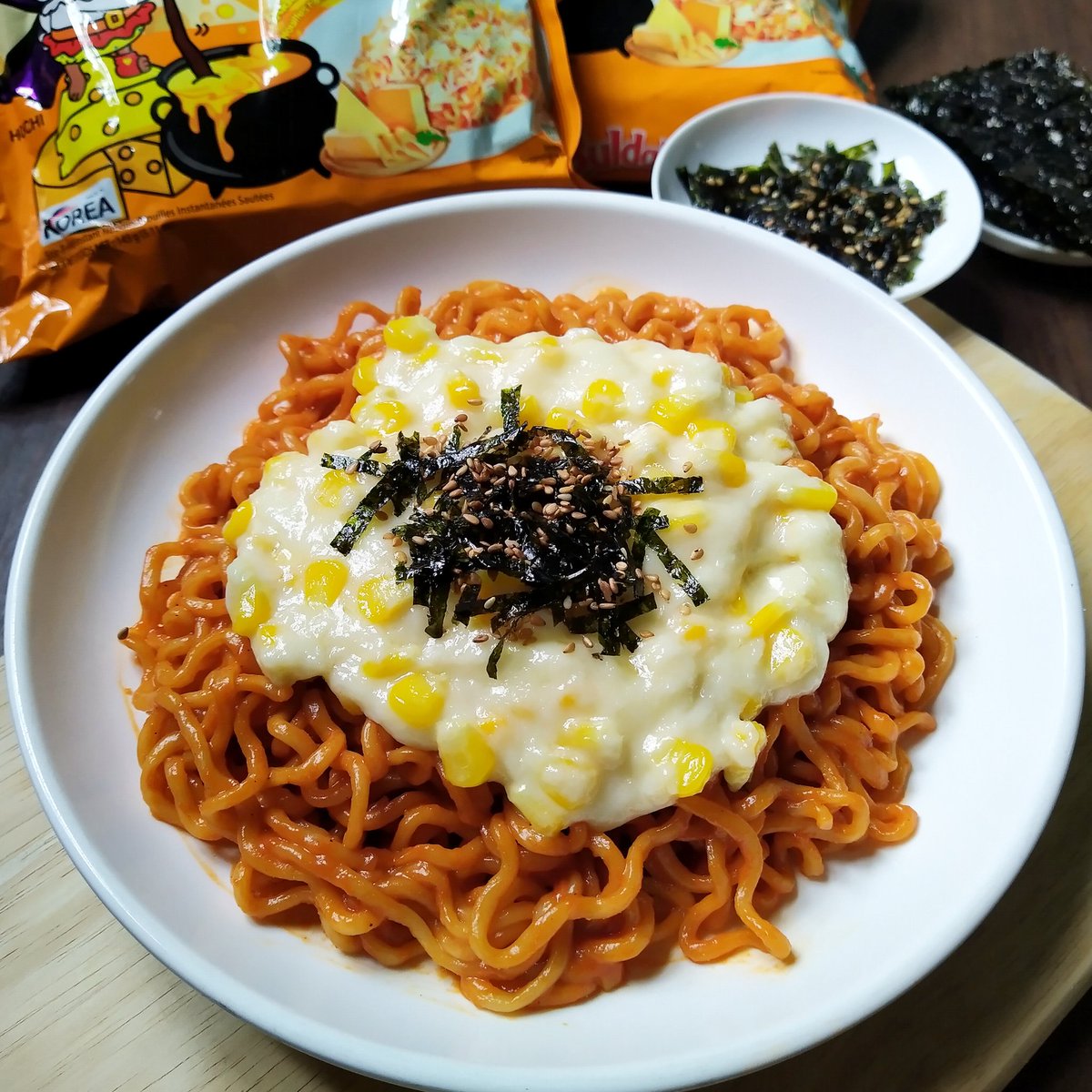 RyangBae1997's tweet photo. Buldak Quattro Cheese
Mì cay phô mai ngô 🌽 https://t.co/NkzAClc4ty