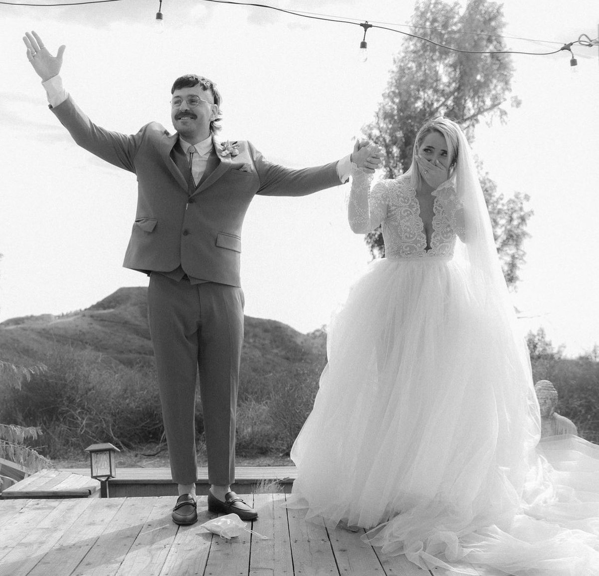 theadammcintyre's tweet photo. JENNA AND JULIEN ARE MARRIED😭😭😭😭😭❤️❤️❤️ https://t.co/WJeFa76TI6