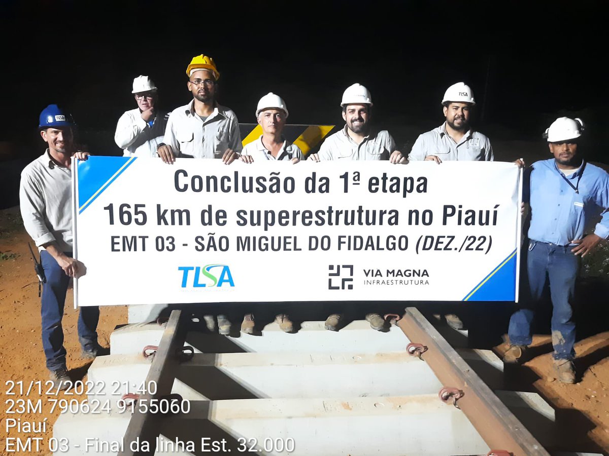 mateusszw's tweet photo. Mais 165 km de trilhos construídos na ferrovia Transnordestina, no Piauí. A conclusão da 1ª etapa de superestrutura aconteceu esta semana no município de São Miguel do Fidalgo. 

As obras seguem também no Ceará, trecho Missão Velha–Pecém, e gera cerca de 1,7 mil empregos diretos. https://t.co/TPk0K5O0Xz