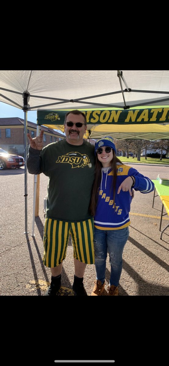 bobs_jo33's tweet photo. @GoJacksSDSU @HyVee Horns down! https://t.co/LLN7X2inmV