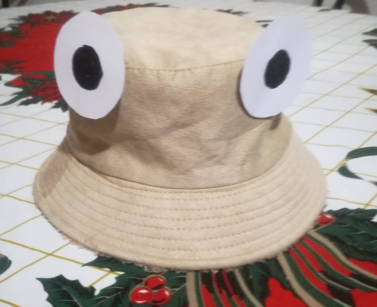Aleg75's tweet photo. @TKaardo Well i don't have a Suwako but technically I do have his hat https://t.co/rwDVijpxV9