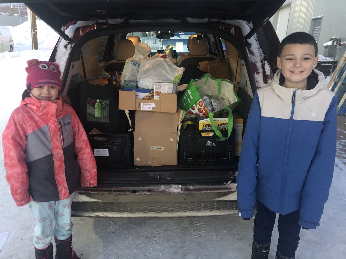 Grade 2 and 3 students Ellie and Luke just delivered 533 pounds of food to the YMM food bank, as well as some cash donations and gift cards. Thank you to our family community for your generosity this week for our food drive! #CGCares @fmpsd