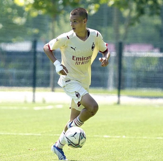 SomosAnalistas_'s tweet photo. Su nombre es Francesco Camarda, tiene 14 años y registra 485 goles en 89 juegos con las inferiores del Milan 🫣 https://t.co/70SqpyYJRs