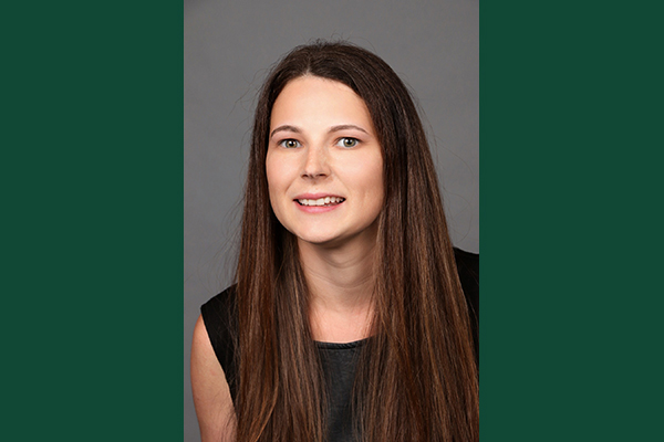 OEMBA's tweet photo. Neidra Evans, MBA '18, is now CFO at @ComagineHealth. Well done, Neidra! 💚💛🦆💚💛🦆

#OEMBAproud #class32 #careerjourney #leadership #csuite #OregonExecutiveMBA #EMBA #Portland #MBA #Oregon https://t.co/DZhE4u5uiP