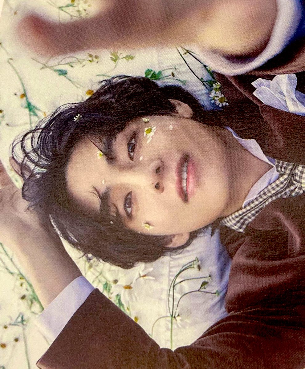 vanteficient's tweet photo. this is one of the most beautiful pictures of taehyung ever https://t.co/tlU7NnKbim