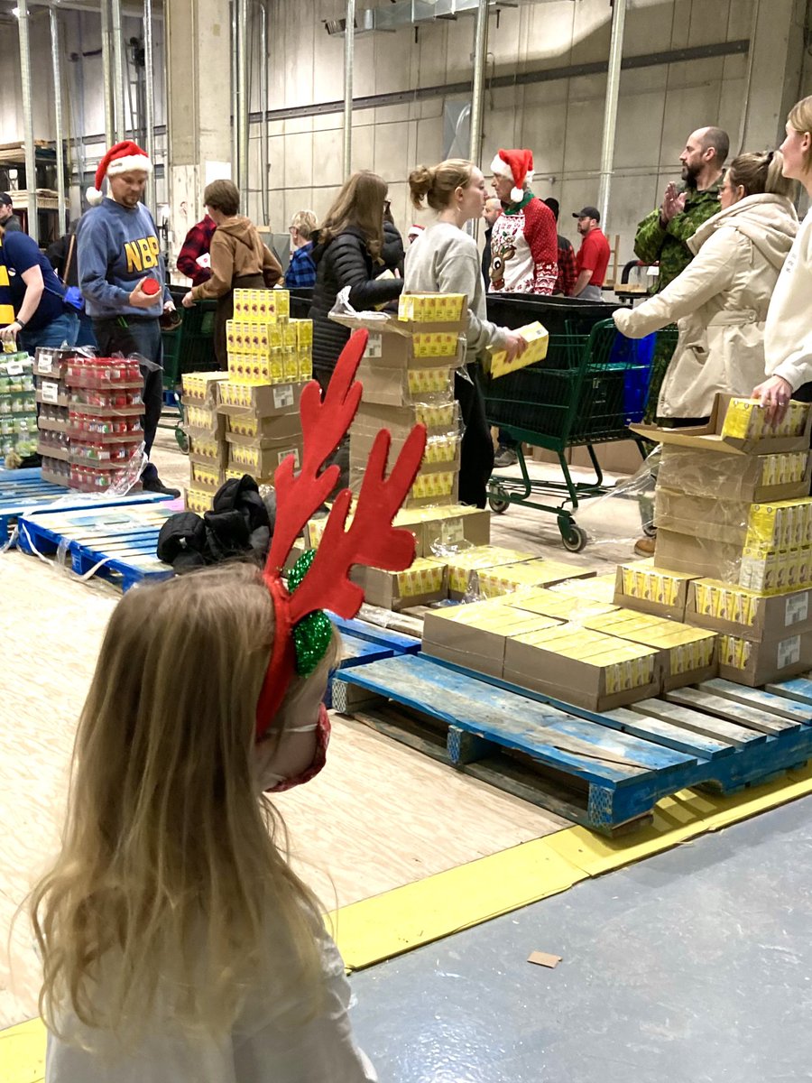 SantaFundNB's tweet photo. A huge thank you to everyone who came out for packing baskets this evening! 👏👏 

So nice to have our community back together for this annual tradition helping those in need!  

🛒🤶 🛒🧑‍🎄 🛒🎅

Hope to see you out bright and early tomorrow morning for delivery 🚚🚗🚚🚗🚚🚗 https://t.co/IxSR3anMeO