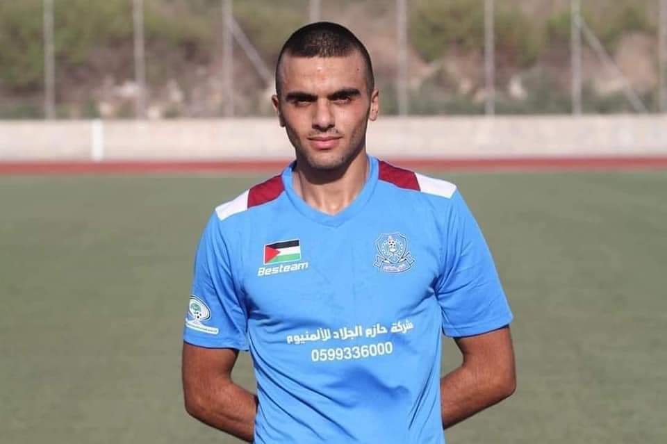 Ante la posible ejecución de un futbolista iraní por el presunto asesinato de un policía, todos los medios del mundo salieron a manifestarse.

Ahora, ante el asesinato real y efectivo de Ahmed Daragmah, futbolista palestino, por tropas israelíes: SILENCIO.

Es muy evidente, ¿No?