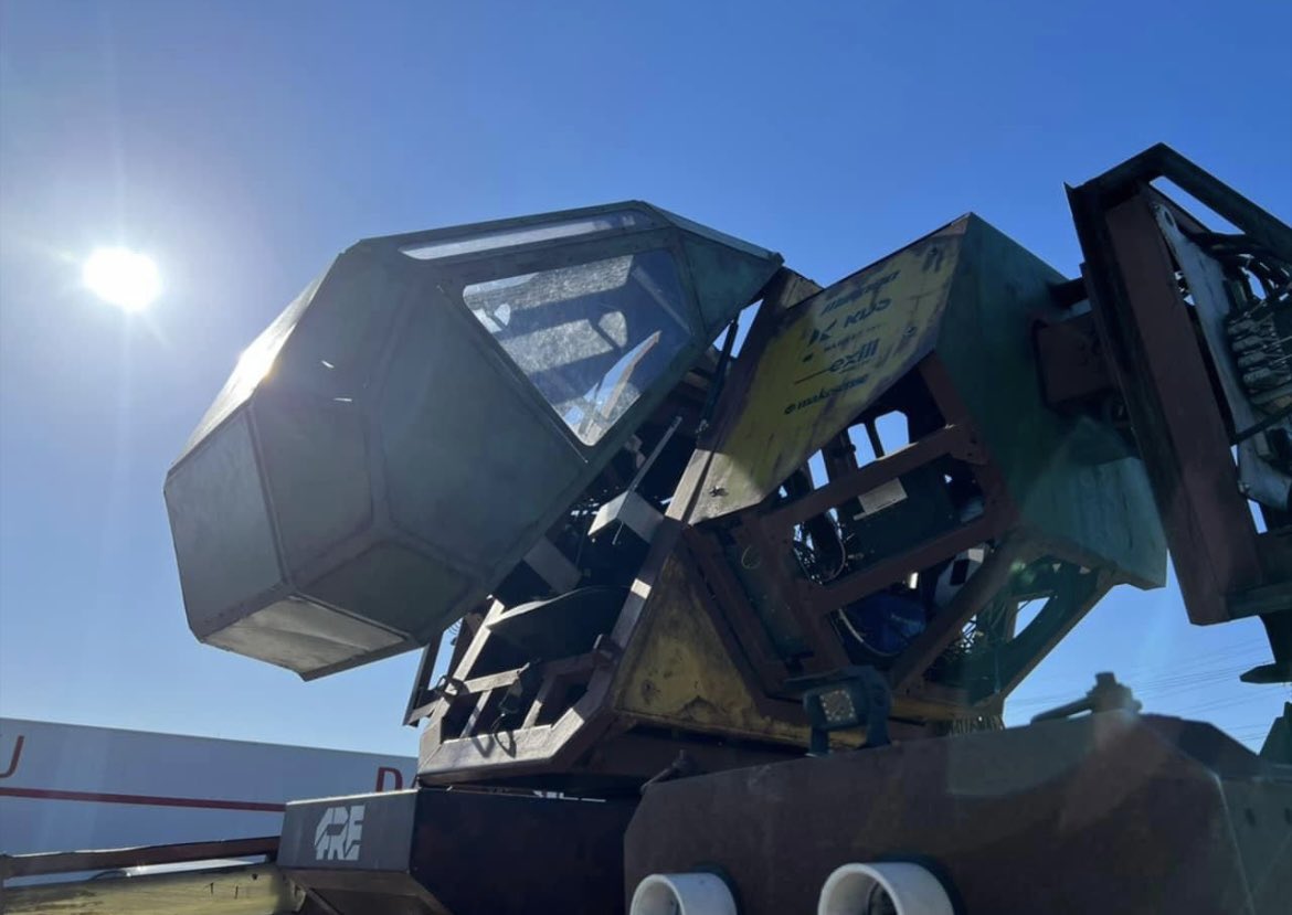 人が乗って操縦できる巨大ロボットMegaBots(メガボッツ)。