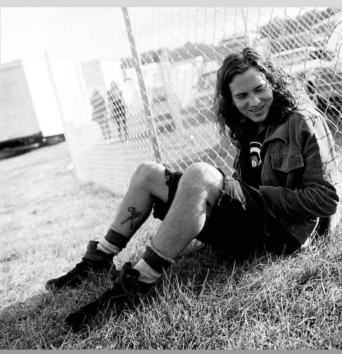 JeffAmentsArmy's tweet photo. #EddieVedderWeek #PJNerds
On Sept. 18, 1991, just three weeks after the release of #PearlJam โs debut album, Ten, Karen Bliss interviewed #EddieVedder. In a wide-ranging conversation, she asked him about his voice:
Read it in the link:
https://t.co/wVnC7bLBq5 https://t.co/QeKx1Y64jQ