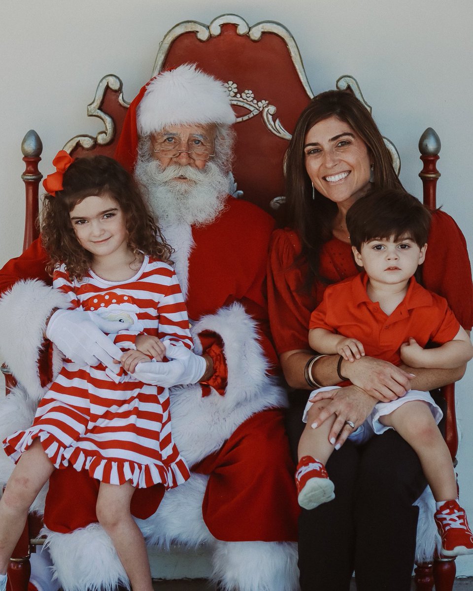 GLCKIDS's tweet photo. #latergram #Santa came to visit us. Check out our FB page for all the pics. #GLCschool https://t.co/LHXKxAUKxE