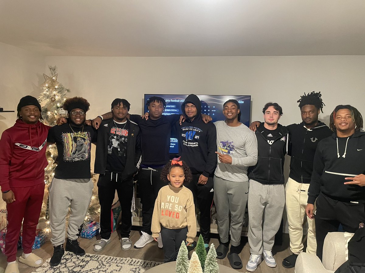 CoachC_Foster's tweet photo. I enjoyed fellowship with the guys tonight! I love this group! #Family #DBreed🏴☠️ https://t.co/O9UkDfaubX