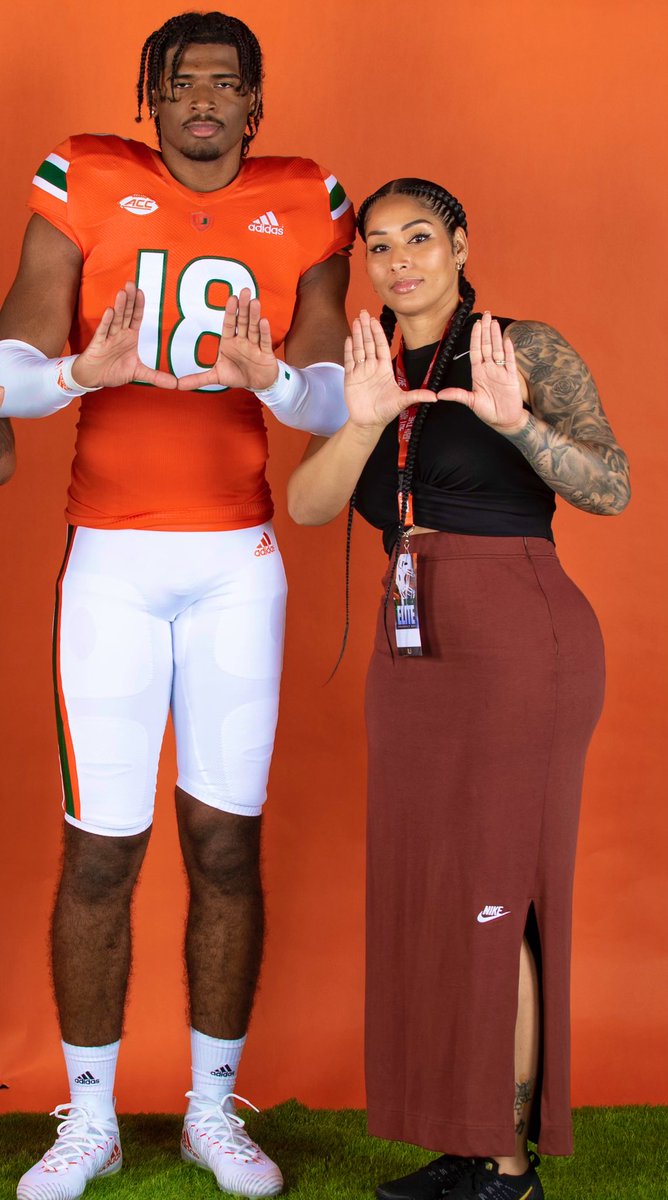 courtneywayne4's tweet photo. My mom heart is full🧡💚Yesterday morning, my baby signed and committed to join the University of Miami. I could not be more proud of him and can’t wait to watch him take on the world!!! @CanesFootball #GoCanes @JaydenWayne8 https://t.co/hQPAW1LZzp