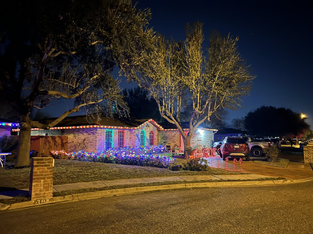 RGV_Cycling's tweet photo. Tonightโs best Christmas lights I found biking around town. #rgvcycling #christmaslights #bikeatnight #cycling #bikingfun https://t.co/W7wXReD7MH