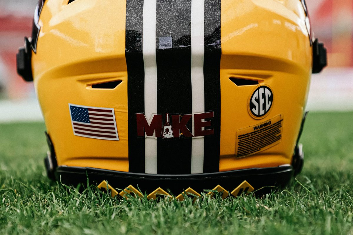 Kenny Van Doren On Twitter Missouri Football Is Wearing Gold Helmets 