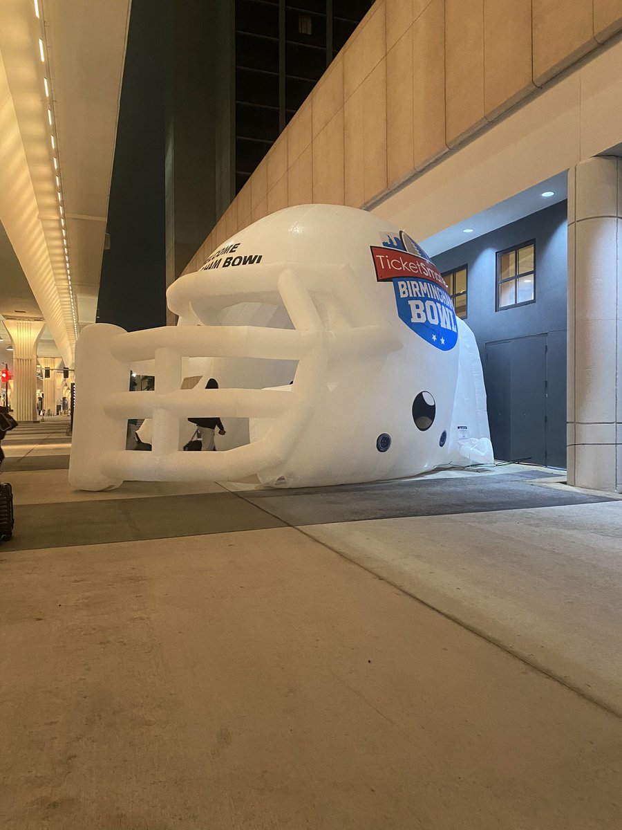 CoastalFootball's tweet photo. The Chants are here! Let’s get bowl week started 🤩 https://t.co/VEGgJqXrcP