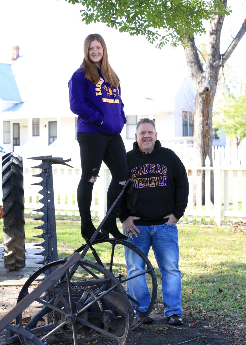 H_Summers17's tweet photo. Just a few of my senior pictures.  Got some swag from KWU just in time for my shoot. @KWUSoftball https://t.co/chYwHI93tj